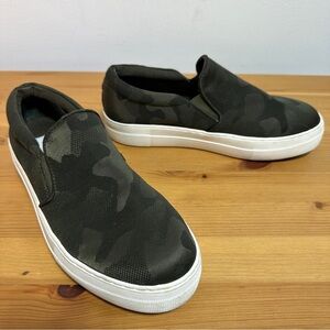 Steve Madden | Gills Platform Olive Green Camo Slip-On Sneakers | Size 8.5